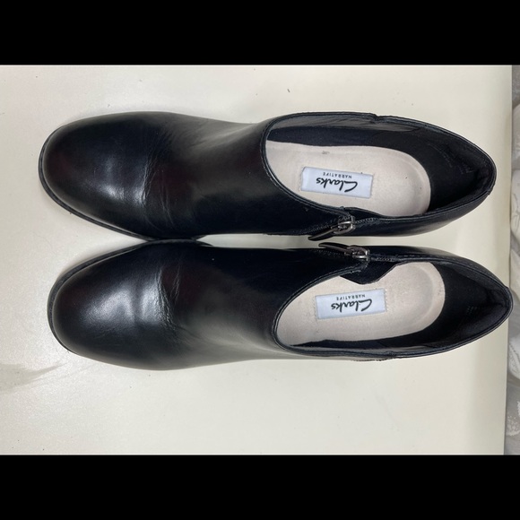 Clarks Narrative Womens Sz7,5 M Ankle Boot Black Leather Zip Block heel - Picture 3 of 12